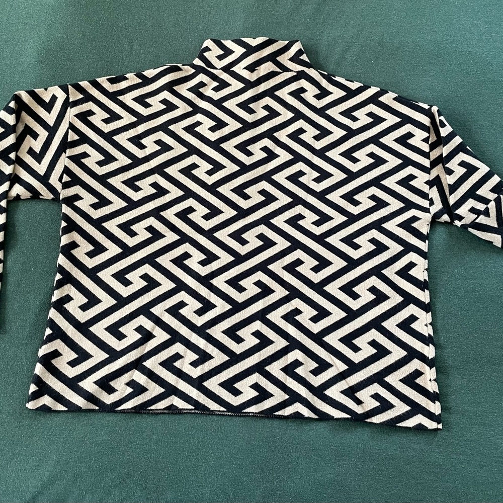Geometric Patterned Sweater - Picture 7 of 11